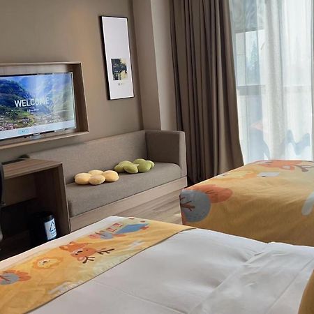 Atour Hotel Тунсян Экстерьер фото